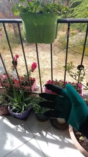 Click to view full screen Γάντια κήπου με νύχια Garden Gloves photo review