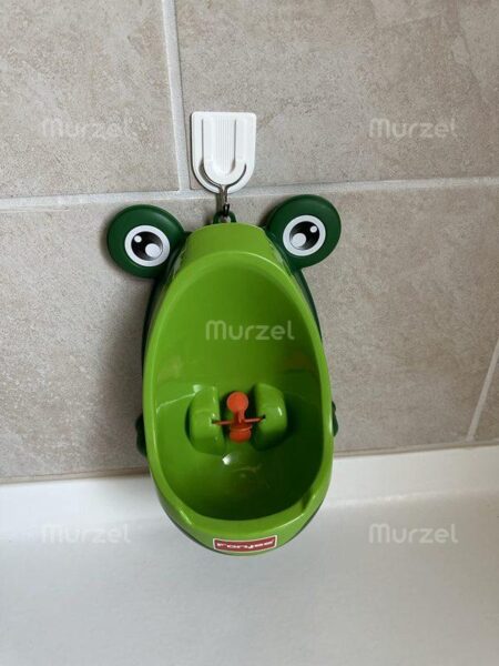 Children's wall-mounted urinal in the shape of a frog - FrogPotty photo review