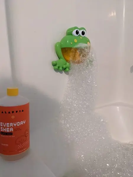 Click to view full screen Μουσικός βάτραχος για σαπουνόφουσκες - Musical frog photo review