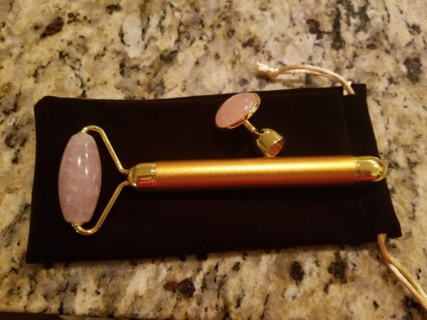Click to view full screen Δονούμενο κυλινδρικό ρόλερ προσώπου - Facial roller photo review