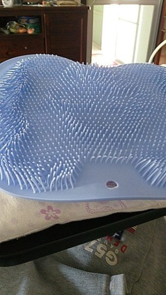 Click to view full screen Exfoliating and cleansing bath mat - Shower foot photo review