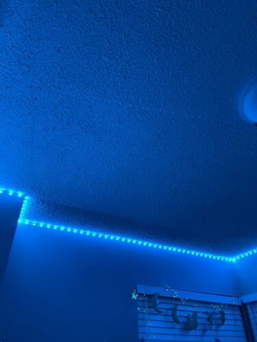 Click to view full screen Αυτοκόλλητη RGB LED ταινία 5 μέτρων με τηλεχειριστήριο – RGB LED Strip photo review